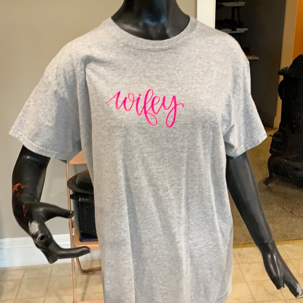 Wifey tee medium